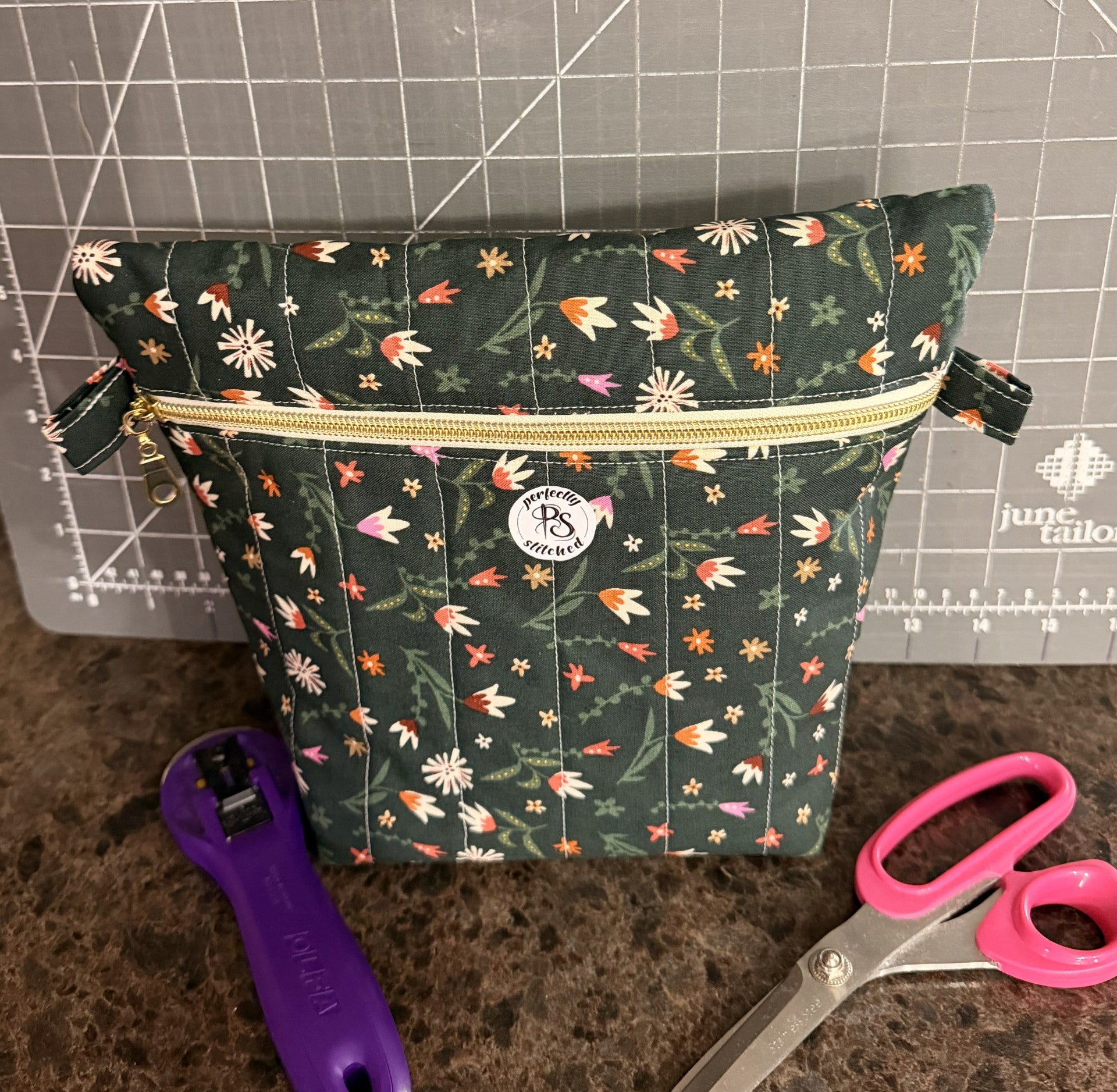 Stand Up Bag-Forest Green Floral -Size Md