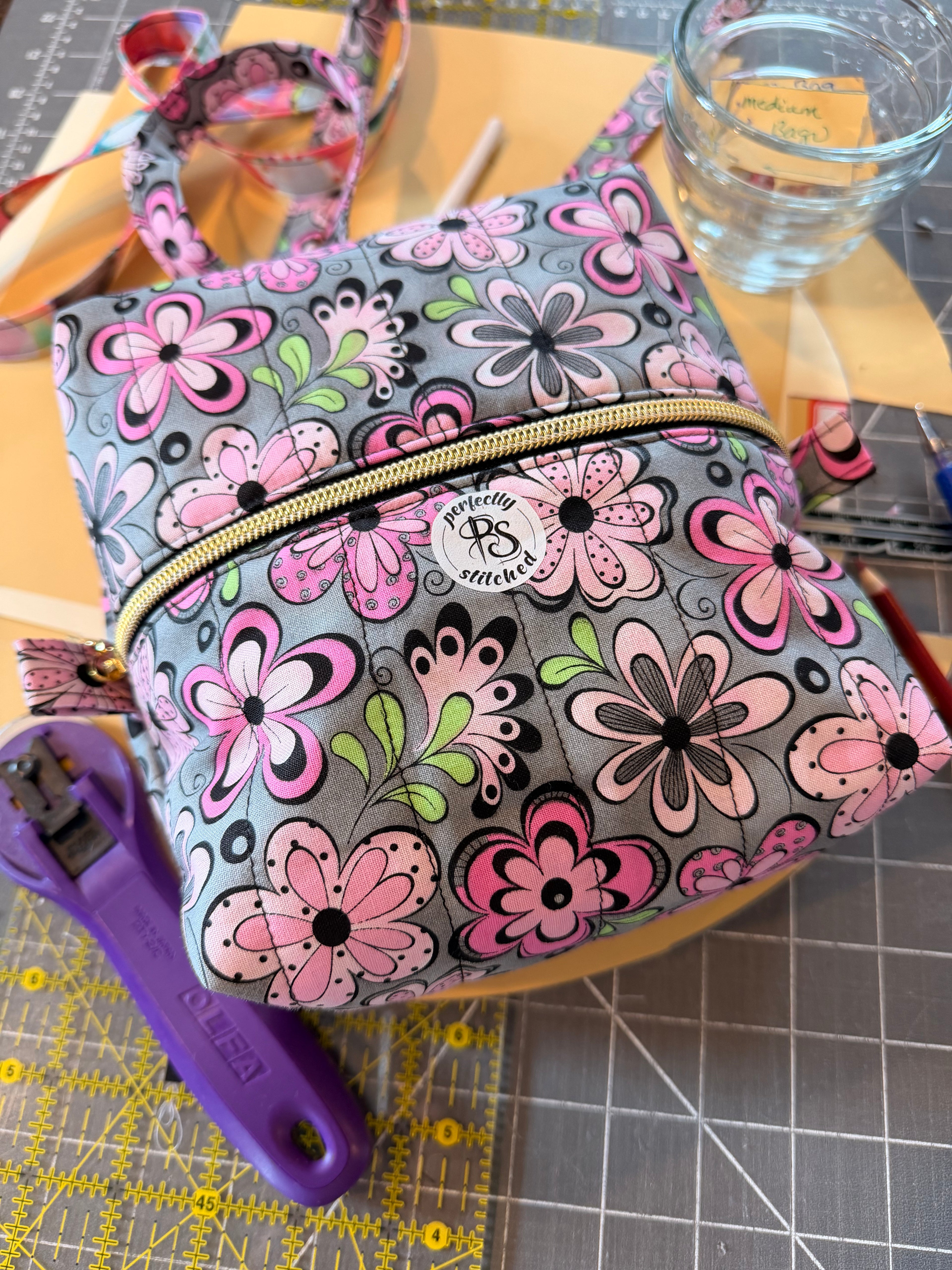 Boxy Bag-Pink Daisy-Size Md